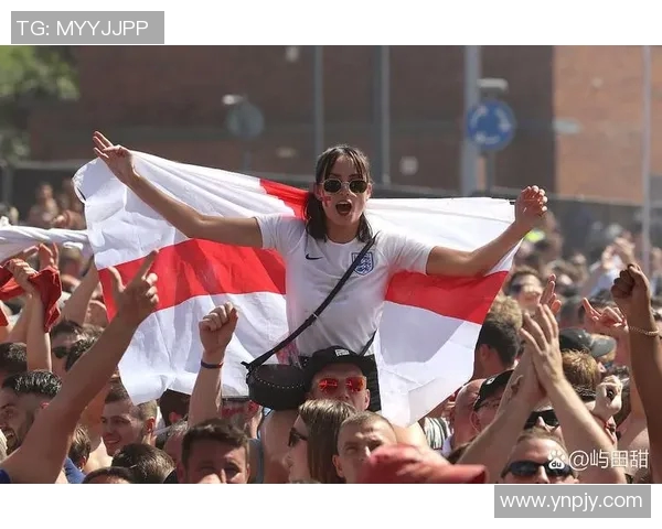 球迷狂欢！夺冠后球星送上球衣，幸运球迷握手致谢！