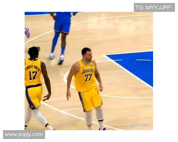 湖人对阵雷霆精彩中文录像回放全场比赛亮点与精彩瞬间分析 湖人对阵雷霆精彩中文录像回放全场比赛亮点与精彩瞬间分析