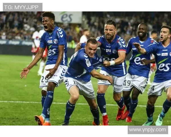 鸟栖沙岩迎战川崎前锋争夺联赛关键三分的激烈对决 鸟栖沙岩迎战川崎前锋争夺联赛关键三分的激烈对决