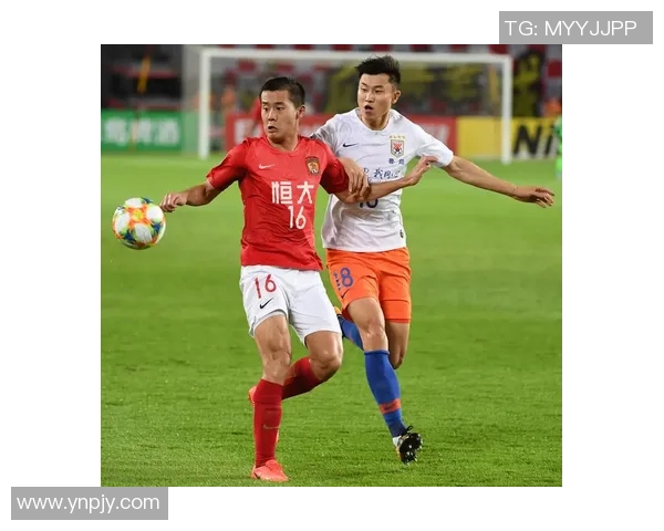 恒大与鲁能对决边裁表现引发热议赛场公正性再受关注